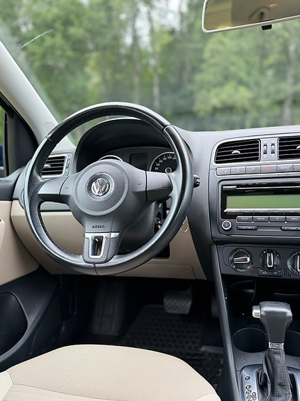 Volkswagen Polo 6 of 12