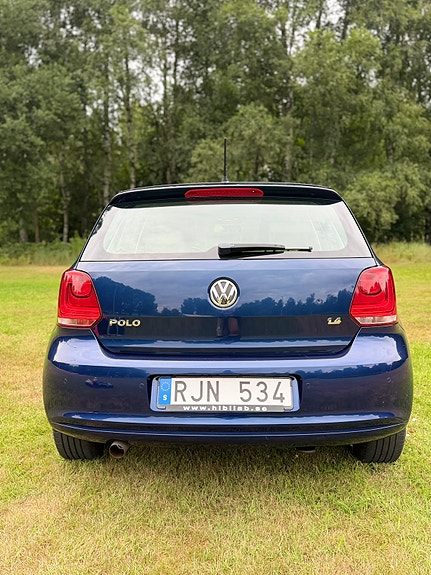 Volkswagen Polo 2 of 12