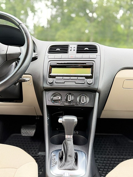 Volkswagen Polo 9 of 12