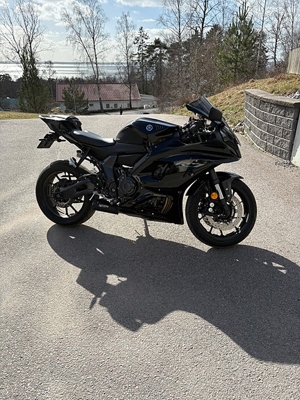 Yamaha YZF-R7 35KW 2 of 3