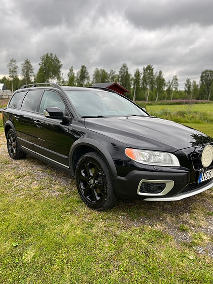 Volvo XC70 2 of 5