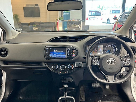 Toyota Yaris 7 of 12