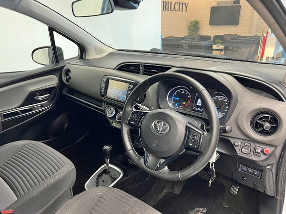 Toyota Yaris 5 of 12