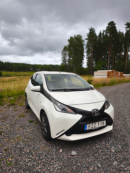 Toyota Aygo 2 of 3