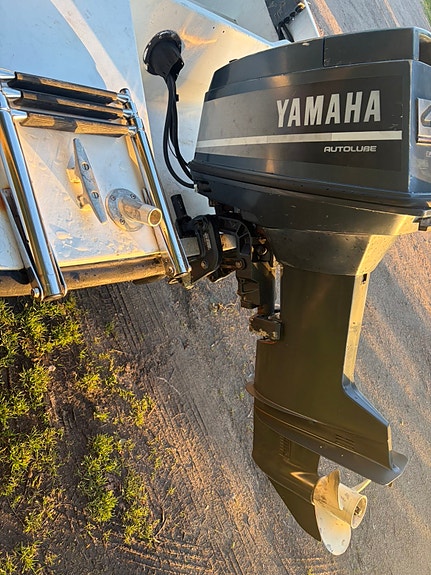 Styrpulpetbåt 15 fot med Yamaha 40 hk 3 of 3