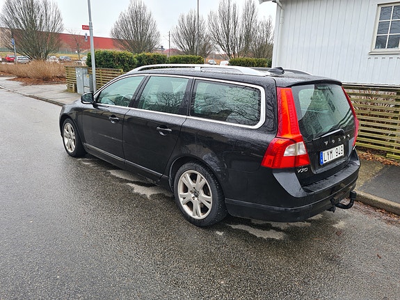 Volvo V70 2 of 4