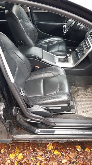 Volvo V70 3 of 4