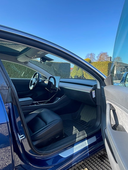 Tesla Model 3 6 of 6