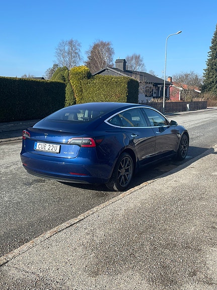 Tesla Model 3 3 of 5