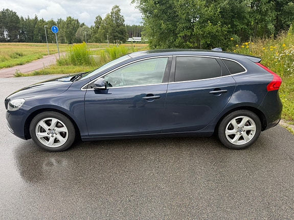 Volvo V40 4 of 5