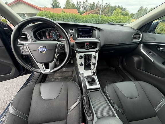 Volvo V40 7 of 8