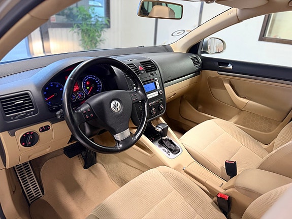 Volkswagen Golf V 19 of 26