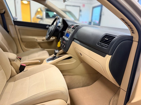Volkswagen Golf V 23 of 26