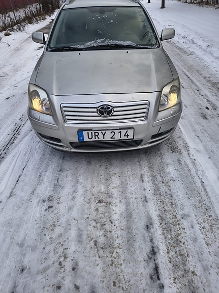 Toyota Avensis 3 of 4