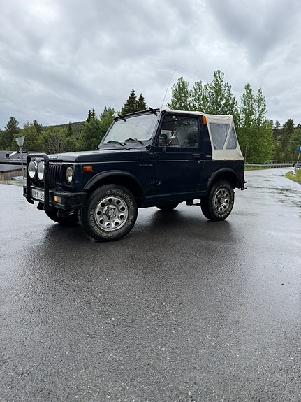Suzuki Samurai 2 of 4