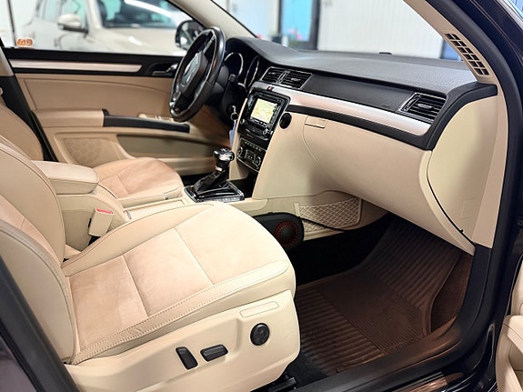 Skoda Superb 16 of 21