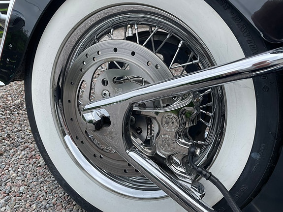 Harley-Davidson Softtail Deluxe (Flstni) 4 of 9