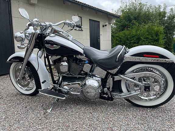 Harley-Davidson Softtail Deluxe (Flstni) 2 of 9