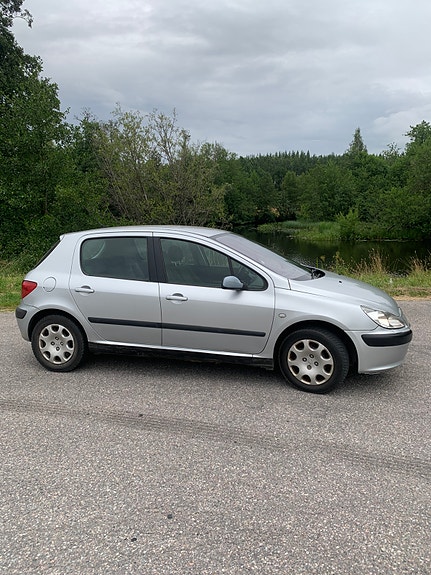 Peugeot 307 2 of 5