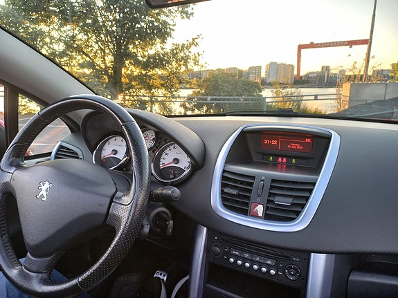 Peugeot 207 CC 2 of 12