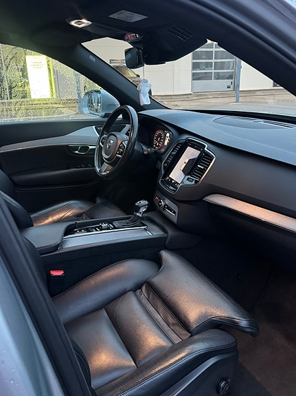 Volvo XC90 12 of 17