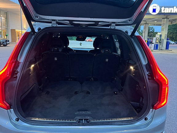 Volvo XC90 8 of 17