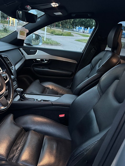 Volvo XC90 7 of 17