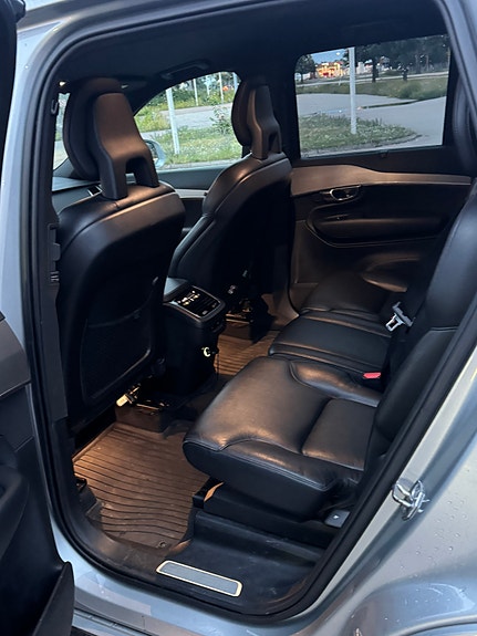 Volvo XC90 6 of 17