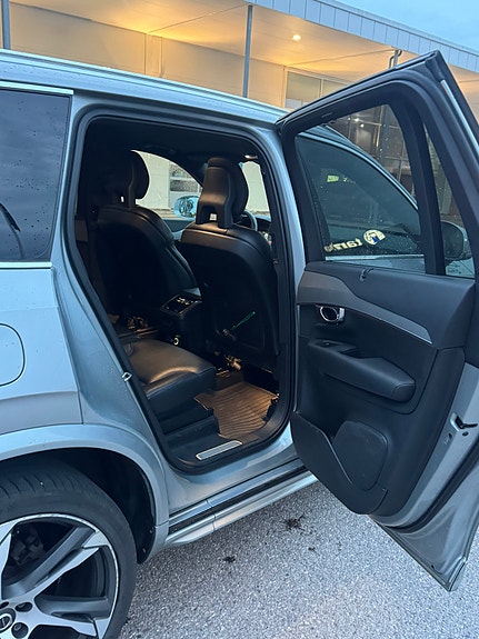 Volvo XC90 10 of 17