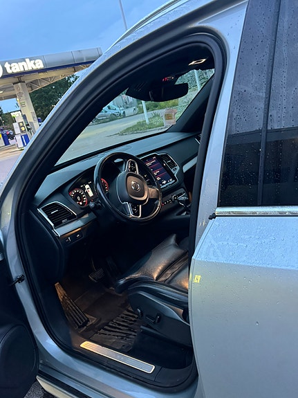 Volvo XC90 4 of 17