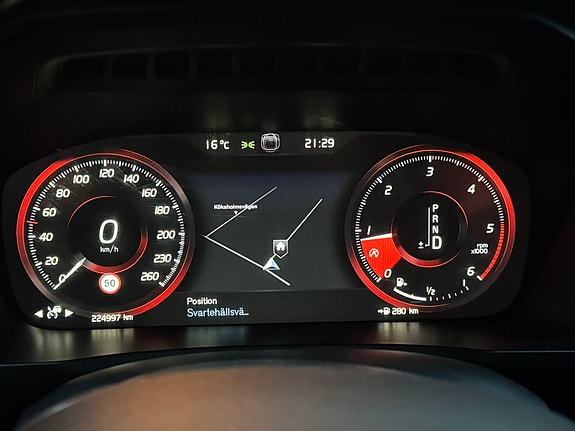 Volvo XC90 16 of 17