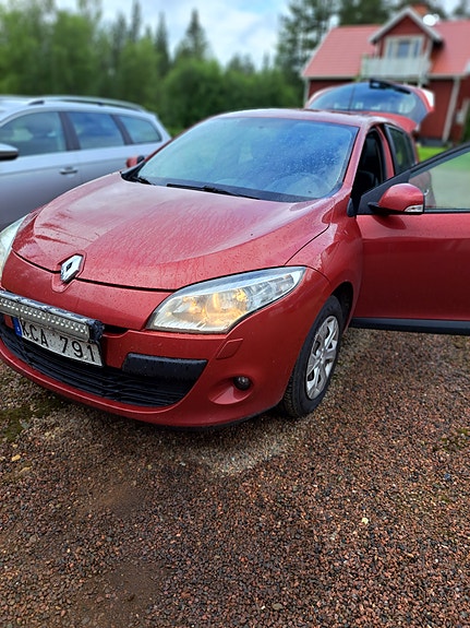 Renault Megane III 2 of 5