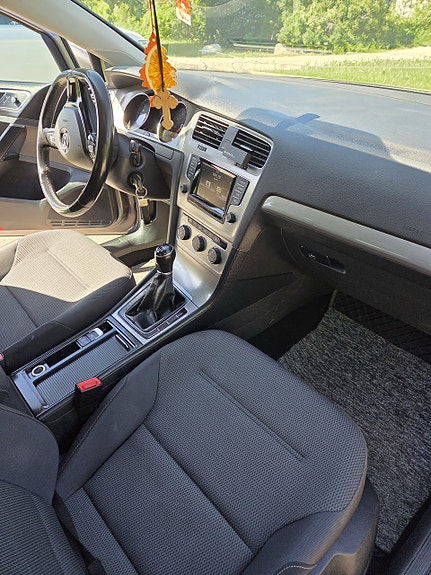 Volkswagen Golf VII 2 of 6