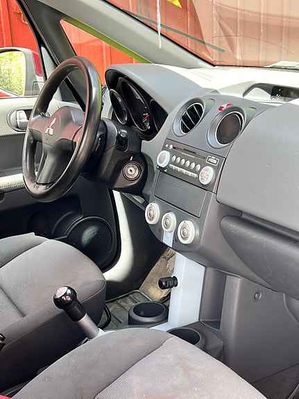 Mitsubishi Colt 2 of 5