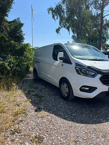 Ford Transit Custom 2 of 15