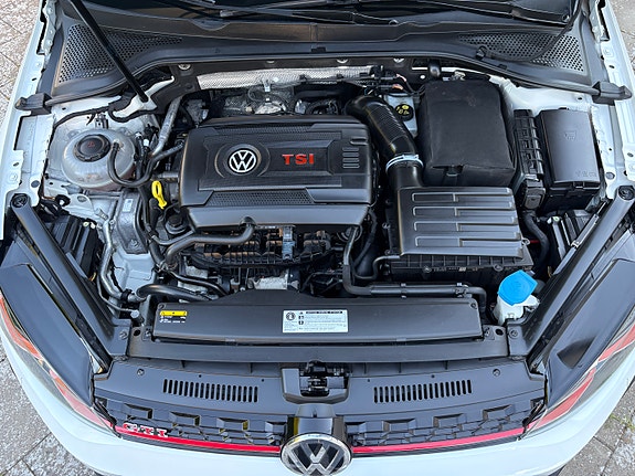 Volkswagen Golf VII 7 of 21