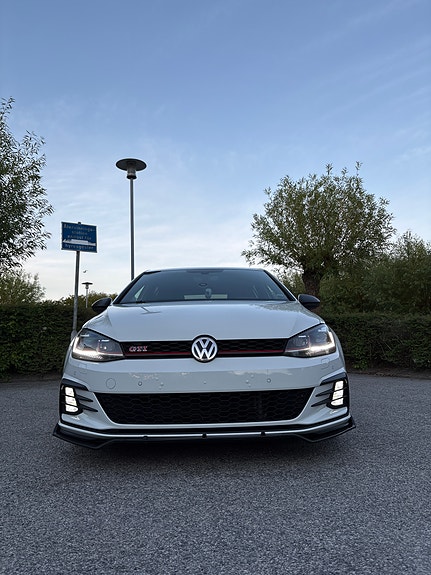 Volkswagen Golf VII 19 of 21