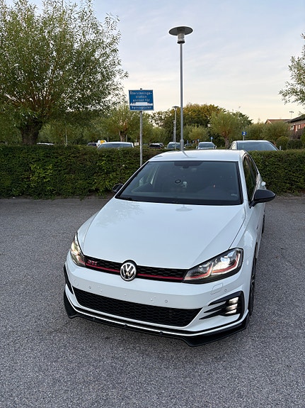 Volkswagen Golf VII 11 of 21