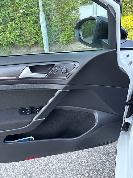 Volkswagen Golf VII 14 of 21