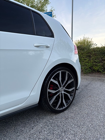 Volkswagen Golf VII 10 of 21