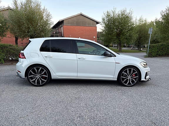 Volkswagen Golf VII 9 of 21