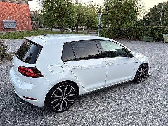 Volkswagen Golf VII 20 of 21