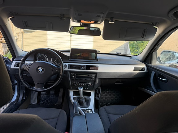 BMW 320i 7 of 7