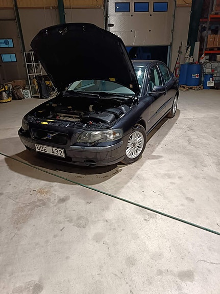 Volvo S60 4 of 5