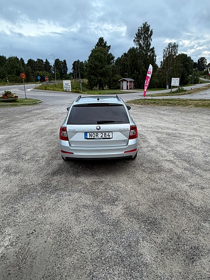 Skoda Octavia 3 of 5