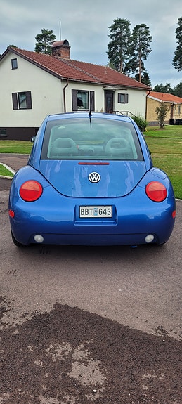 Volkswagen New Beetle 3 of 5