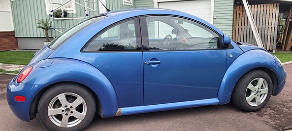 Volkswagen New Beetle 4 of 5