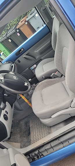 Volkswagen New Beetle 5 of 5