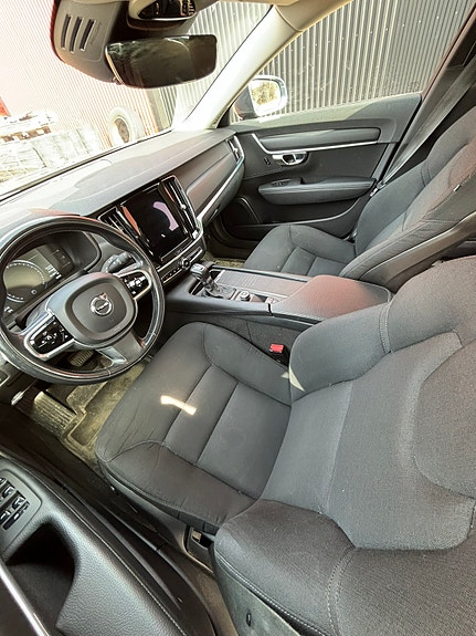 Volvo V90 2 of 5