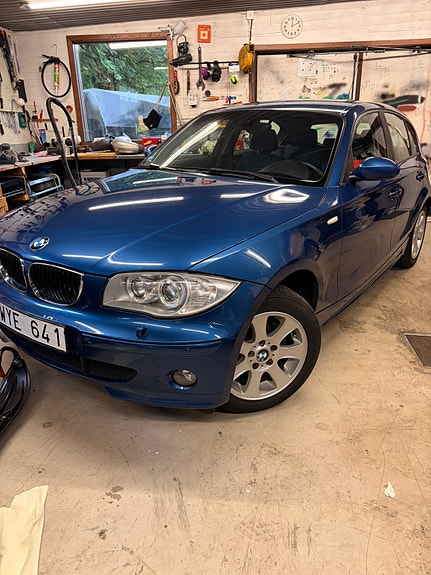 BMW 120i 4 of 5
